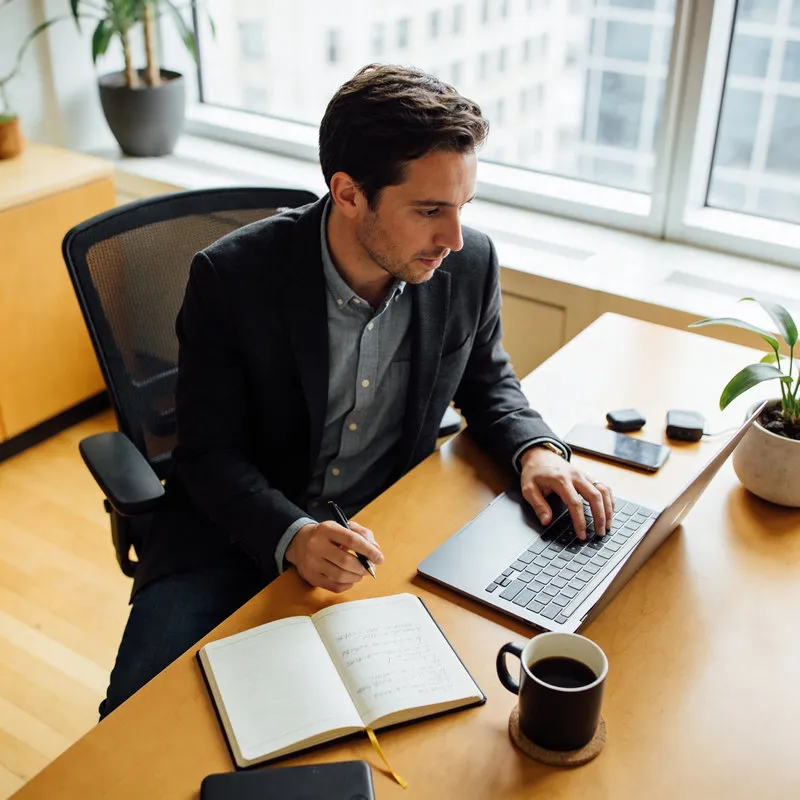 ChatGPT Photo Prompt - Headshot Startup Founder